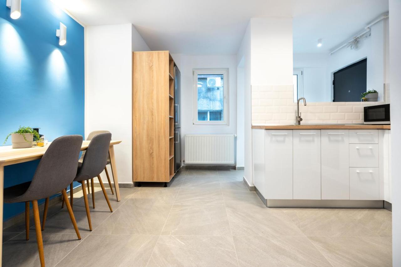 Blue Design In Magheru Bucarest