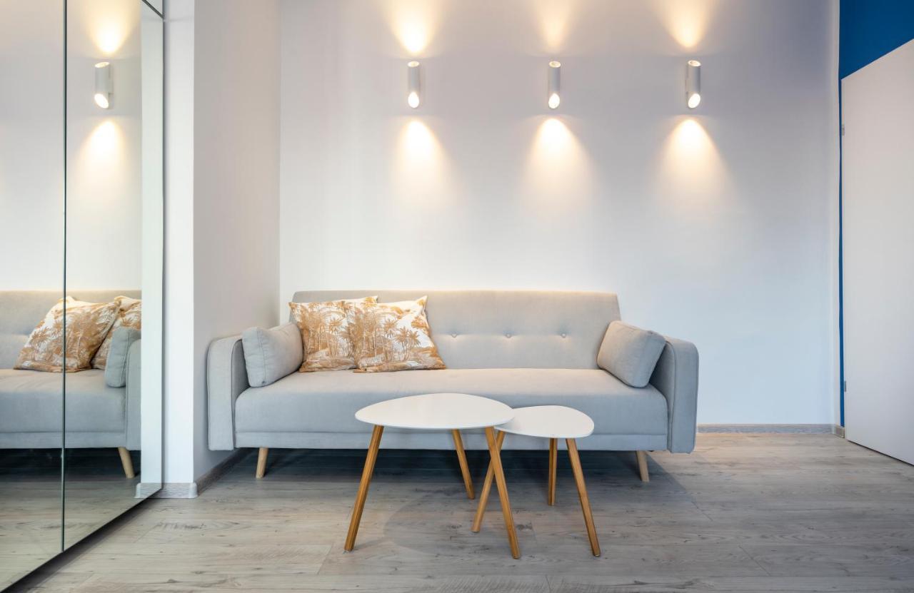 Blue Design In Magheru * Bucarest