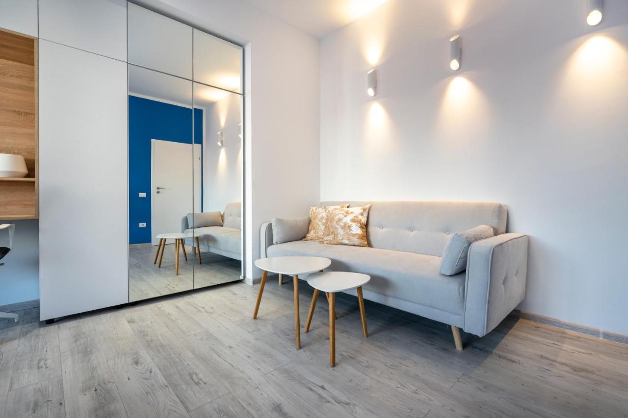 Blue Design In Magheru Bucarest